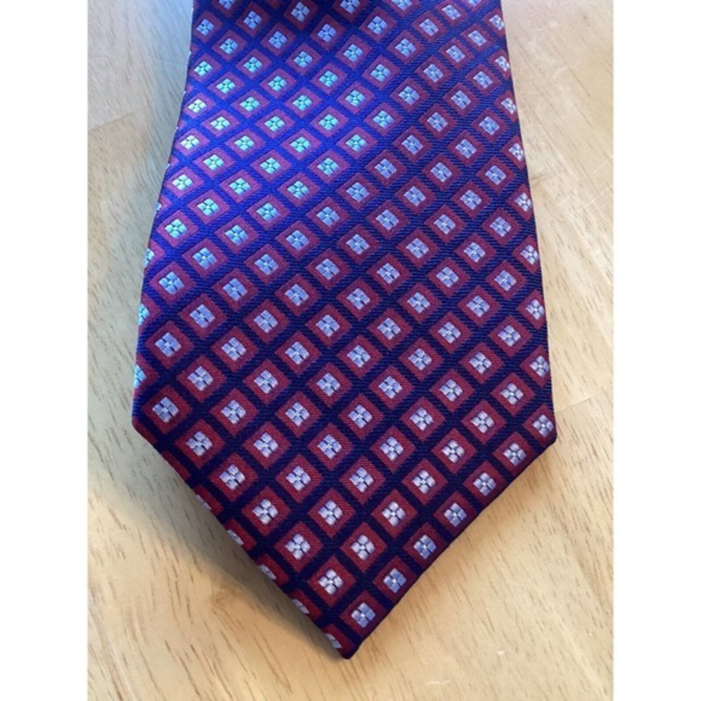 IZOD Designer Blue Red Geometric‎ Men’s Necktie Tie 100% Silk